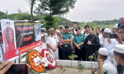 শহীদ নাফিজের কবরে নৌবাহিনী কলেজের শ্রদ্ধা